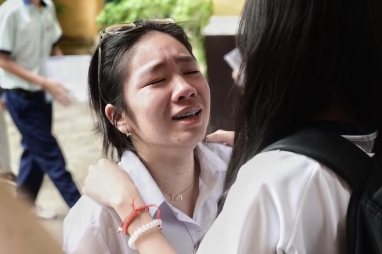 Đề Toán cứ ngỡ Ngữ văn, học sinh thi lớp 10 TP.HCM từng khóc nức nở